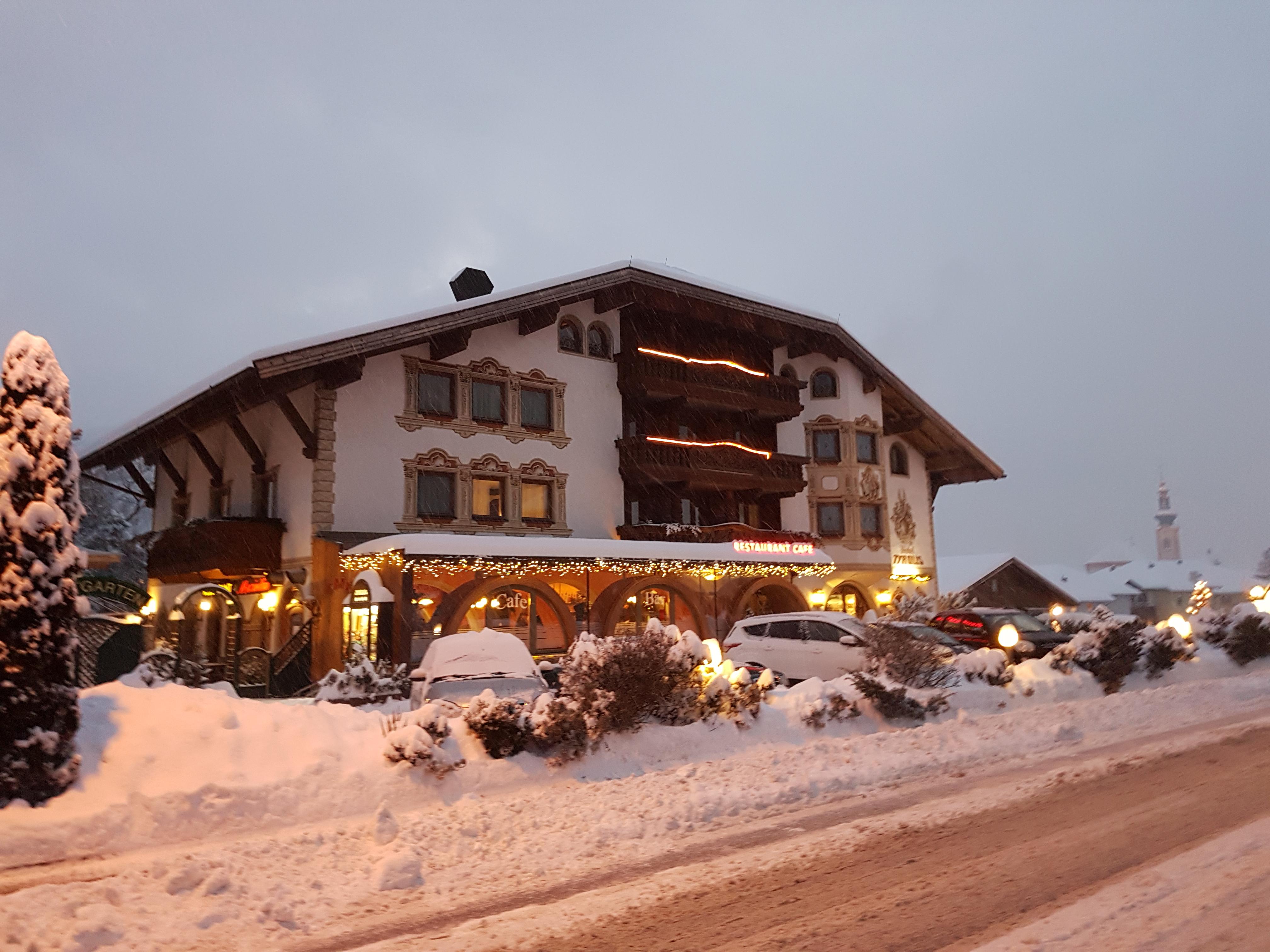 Hotel Tyrolis Zirl Exterior photo